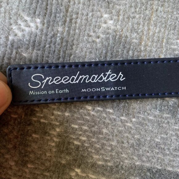 Authentic OMEGA X SWATCH Bioceramic MoonSwatch Mission to Earth Unisex Used - Picture 4 of 12